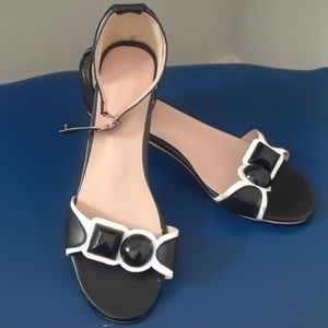 NWOT 🎀UNKNOWN black embelished ankle strap sandal